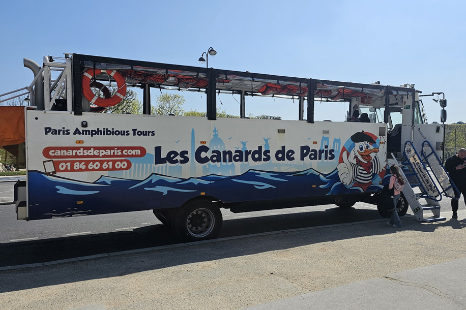 Sortie insolite dans le premier bus amphibie français 